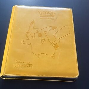 Pokemon pikachu ultra pro binder + 248 Pokémon cards. EX, holo & rare cards